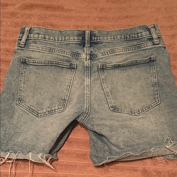 GAP Women's Light Blue Distressed Jean Shorts - Picture 3 of 3